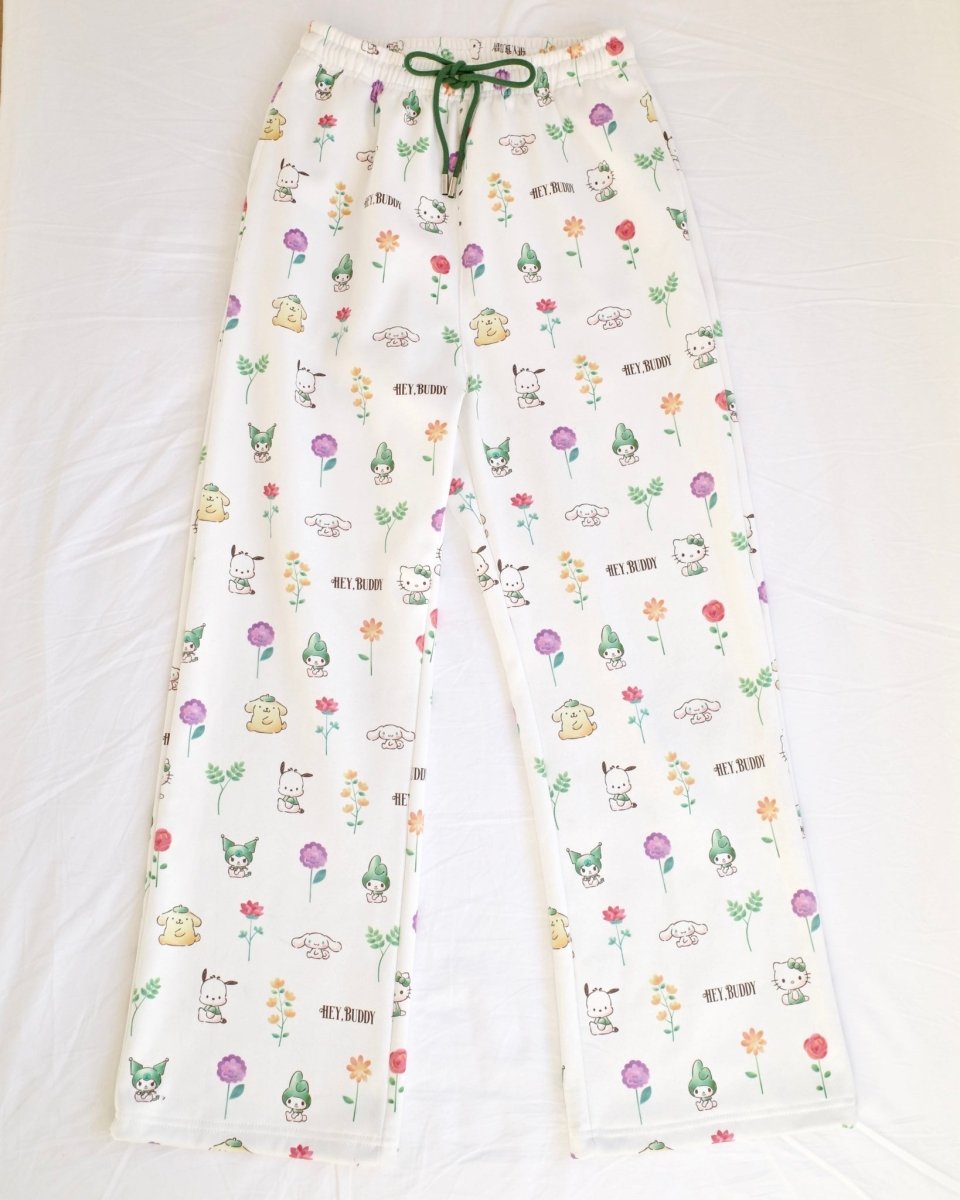 12/5発売【SANRIO CHARACTERS】総柄フラワースウェットパンツ - HEY,BUDDY