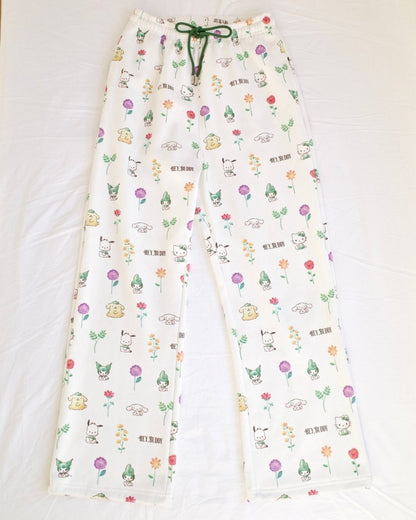 12/5発売【SANRIO CHARACTERS】総柄フラワースウェットパンツ - HEY,BUDDY