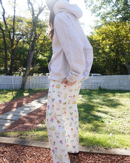 12/5発売【SANRIO CHARACTERS】総柄フラワースウェットパンツ - HEY,BUDDY