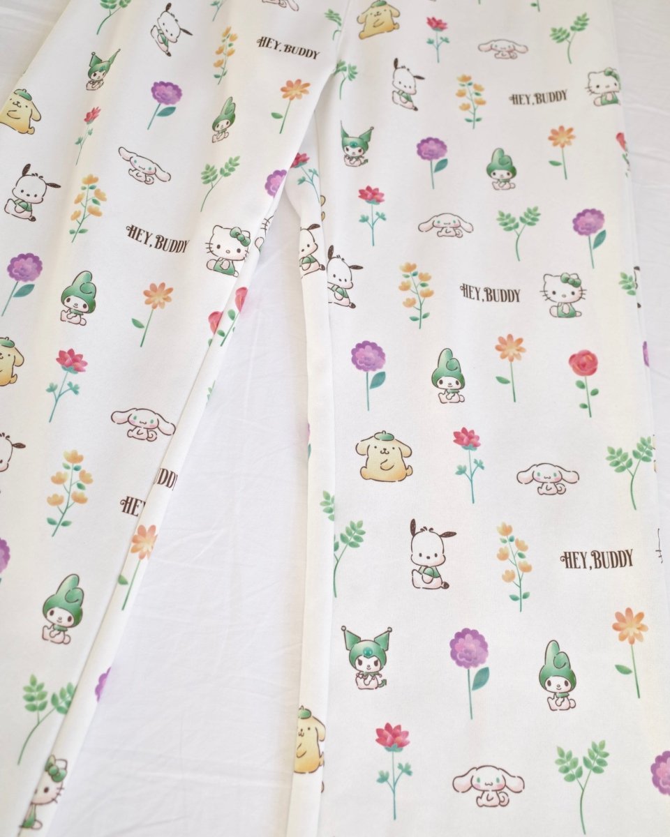 12/5発売【SANRIO CHARACTERS】総柄フラワースウェットパンツ - HEY,BUDDY