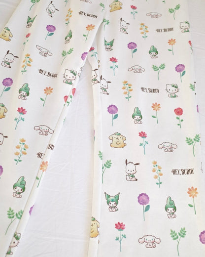 12/5発売【SANRIO CHARACTERS】総柄フラワースウェットパンツ - HEY,BUDDY