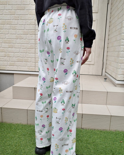 12/5発売【SANRIO CHARACTERS】総柄フラワースウェットパンツ - HEY,BUDDY