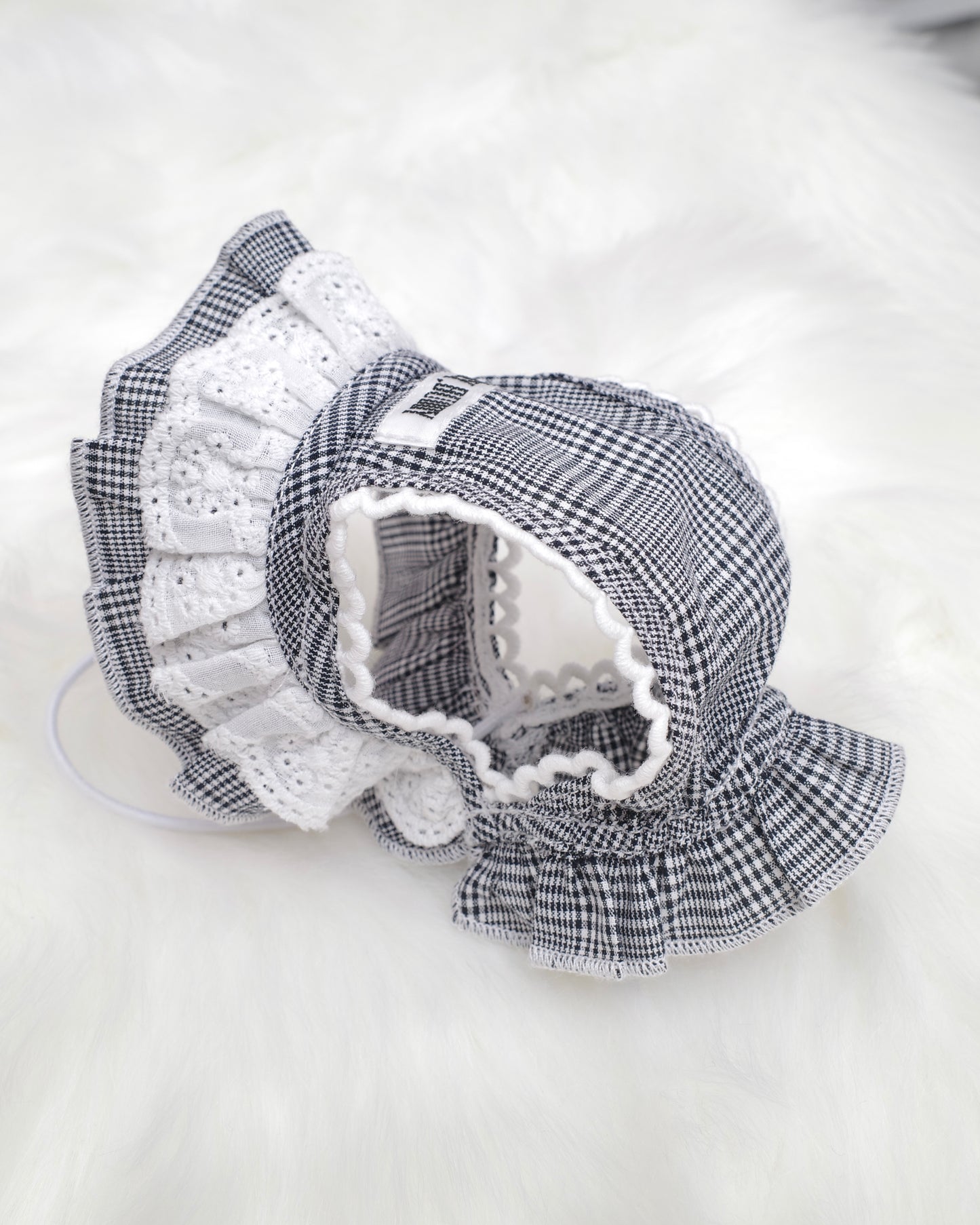 trad lace bonnet