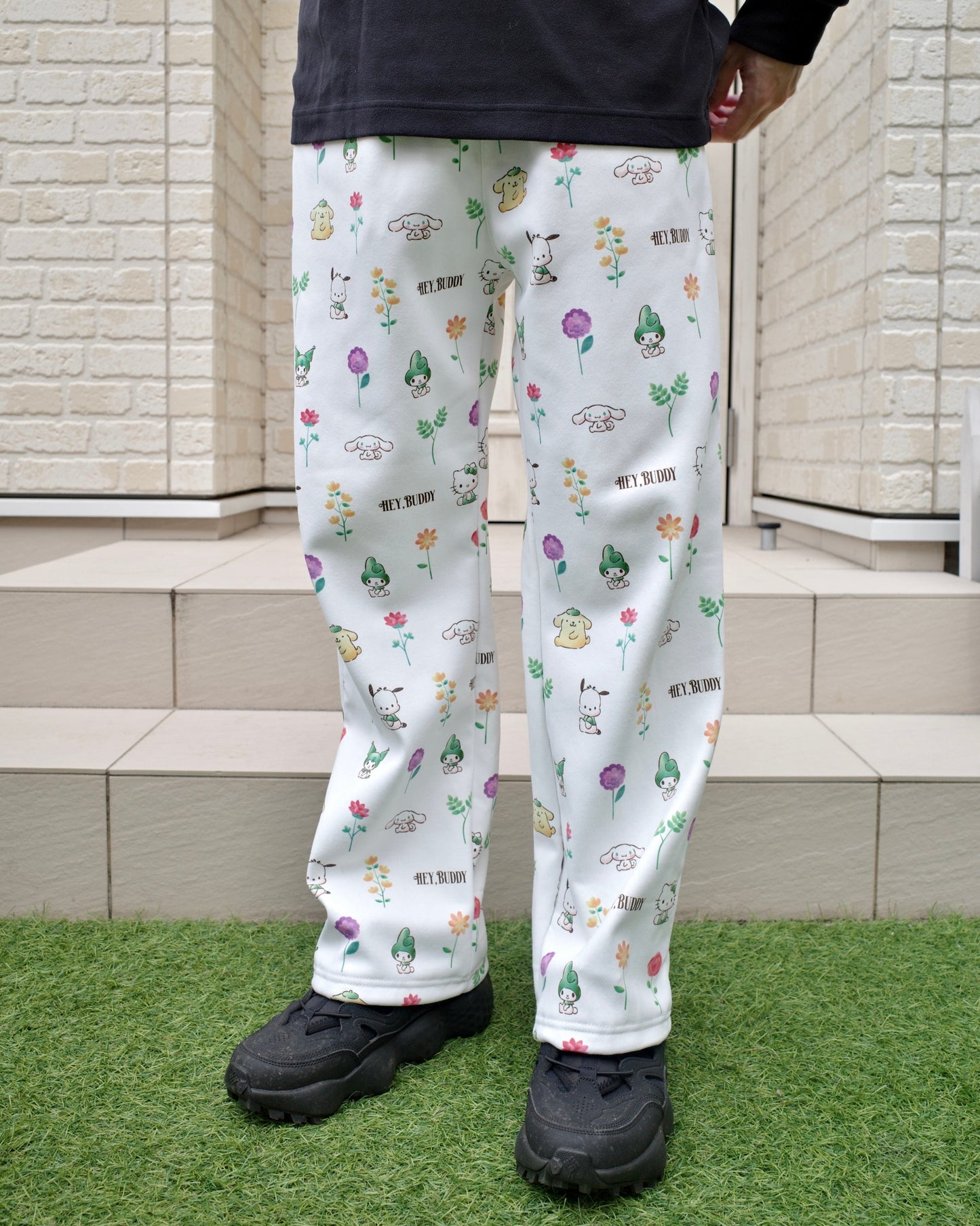 12/5発売【SANRIO CHARACTERS】総柄フラワースウェットパンツ