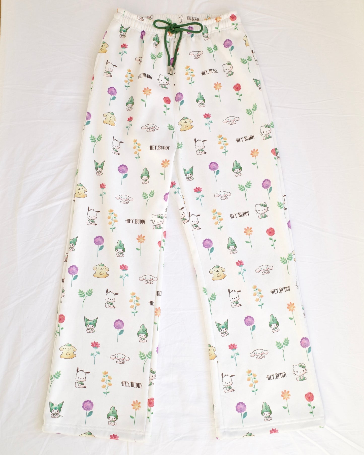 12/5発売【SANRIO CHARACTERS】総柄フラワースウェットパンツ