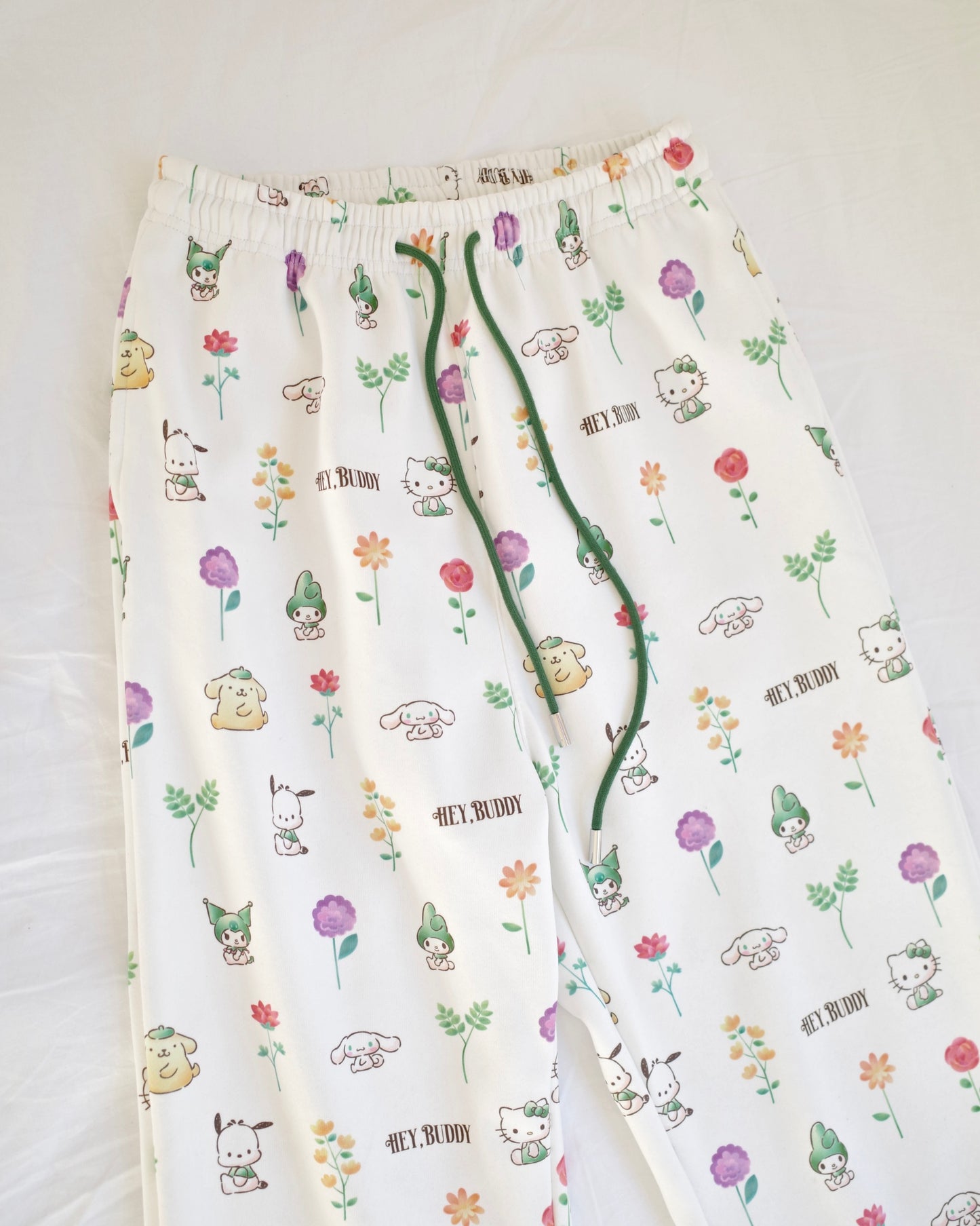 12/5発売【SANRIO CHARACTERS】総柄フラワースウェットパンツ